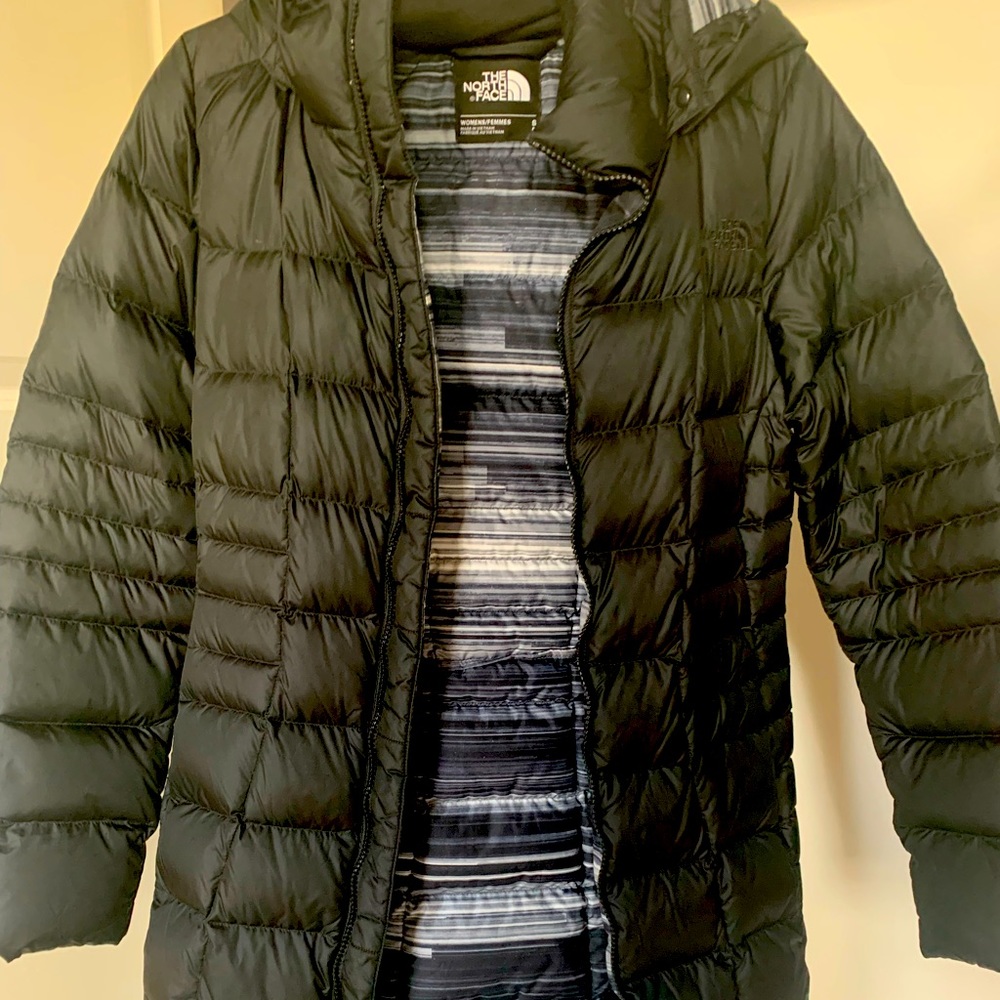 Black north face puffer jacket. Floor length jacket.